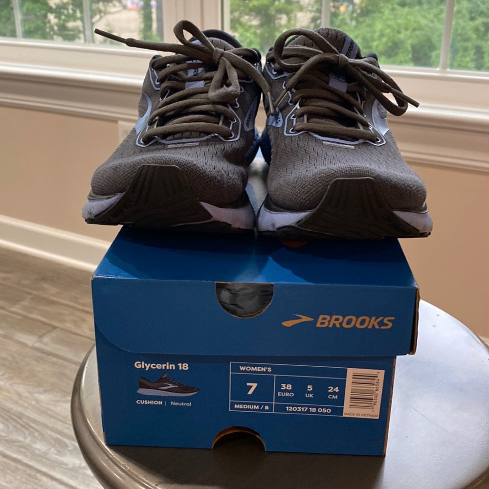 EUC brooks glycerin 18 running shoes
